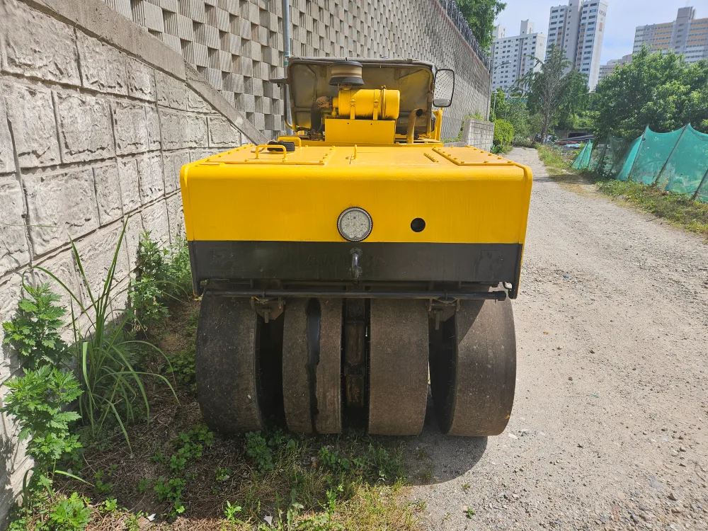 중고 노란색 도로 다짐 롤러