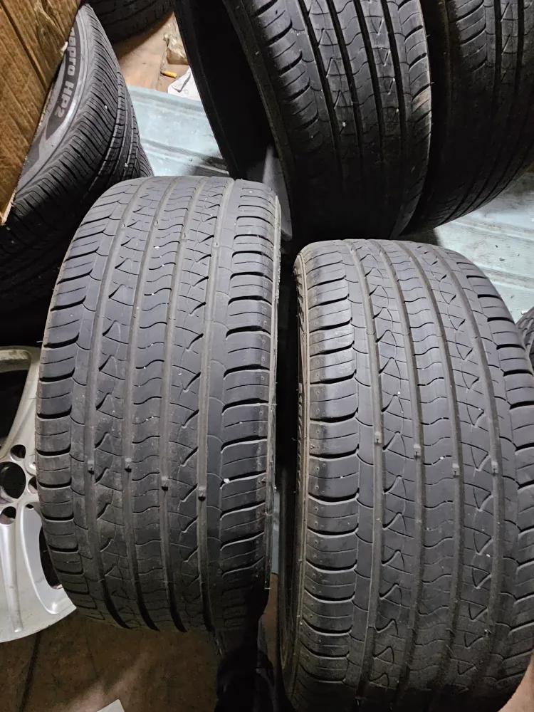 넥센AH8  215 45 18 중고타이어 4개 팝니다.