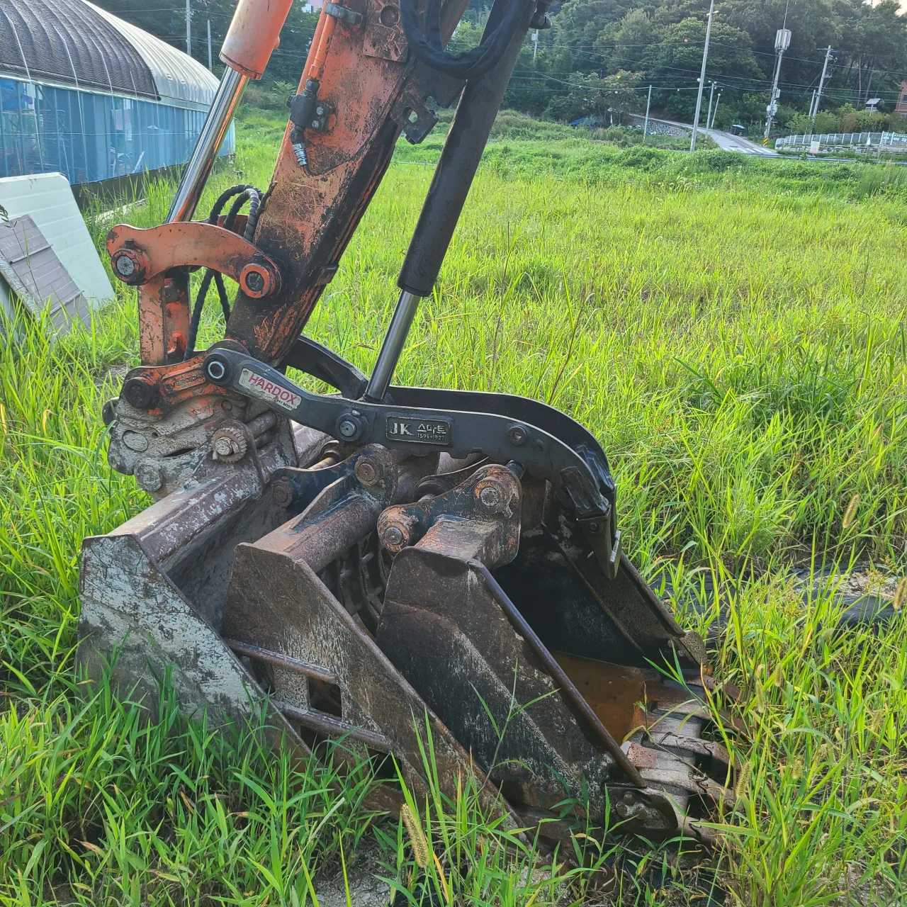 오렌지색 중고 굴삭기