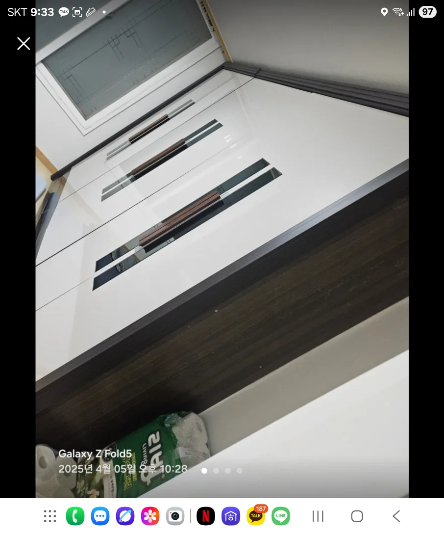 4년전 300만원에 산 장롱 3개짜리 중고 20만원 처분ㅡ이사가서 처분하는데 아래 서랍장 두개 망가져서 싸게내놔요