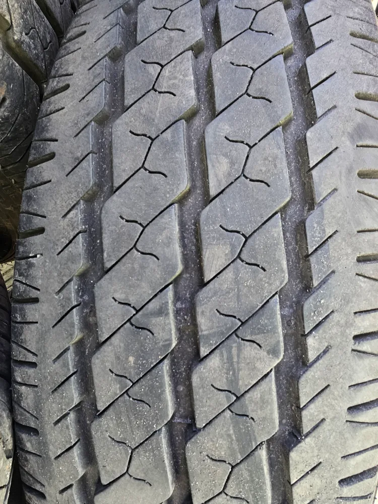 중고타이어 215 70 15  23년식 90프로 팝니다
