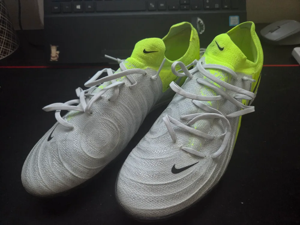 풋살화 나이키팬텀gx2 tf 중고팝니다