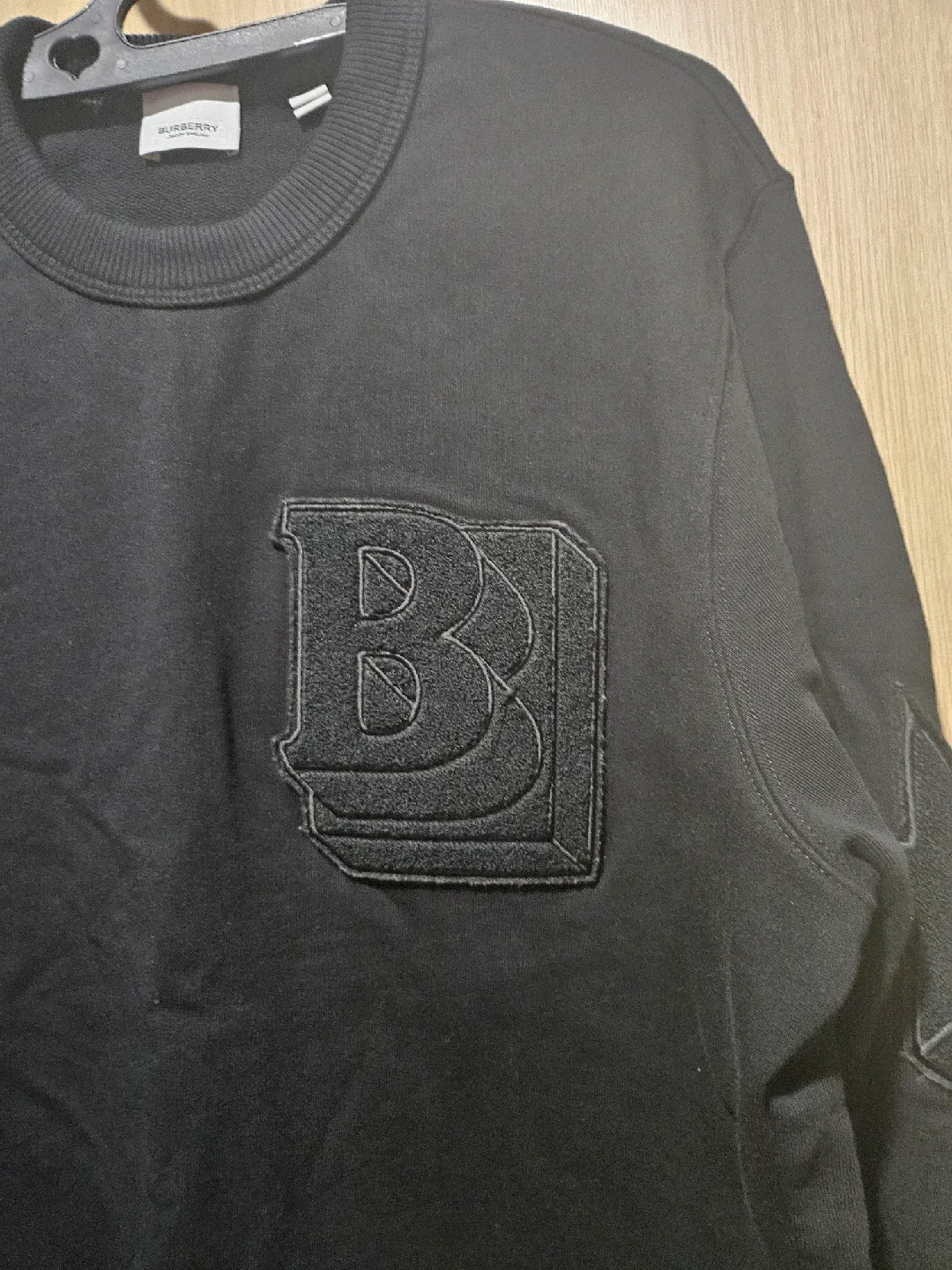 버버리 블랙 맨투맨 M