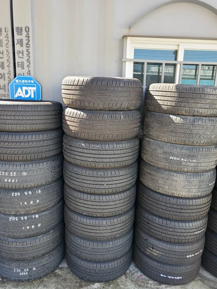 중고타이어 205/55R16 팔아요.