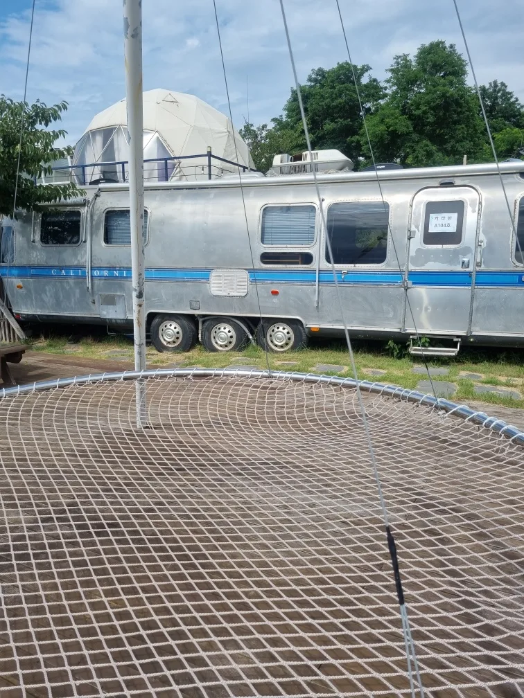 중고 에어스트림  카라반 트레일러