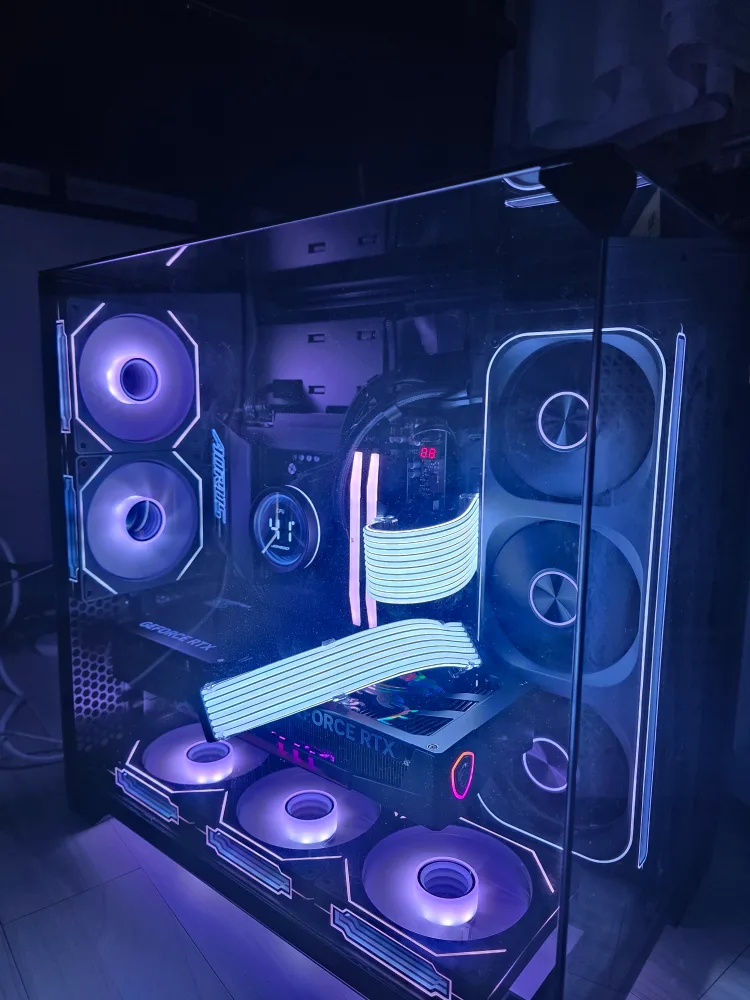 9800x3d rtx5080 리안리 고사양 컴퓨터