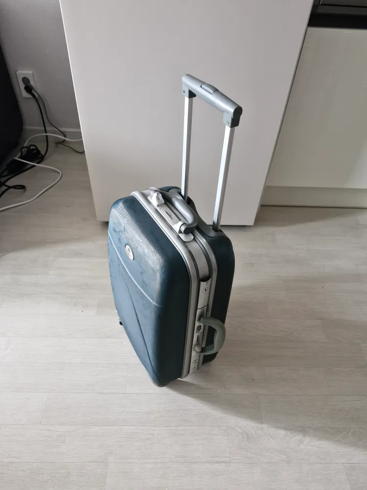 4바퀴 소형 레노마 캐리어 중고 판매