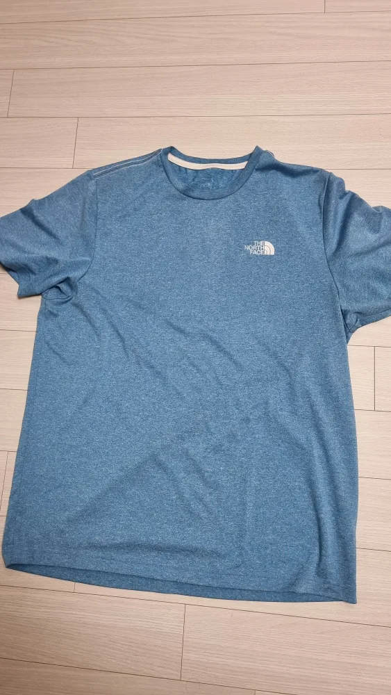 노스페이스 반팔티 사이즈100 중고 판매합니다.