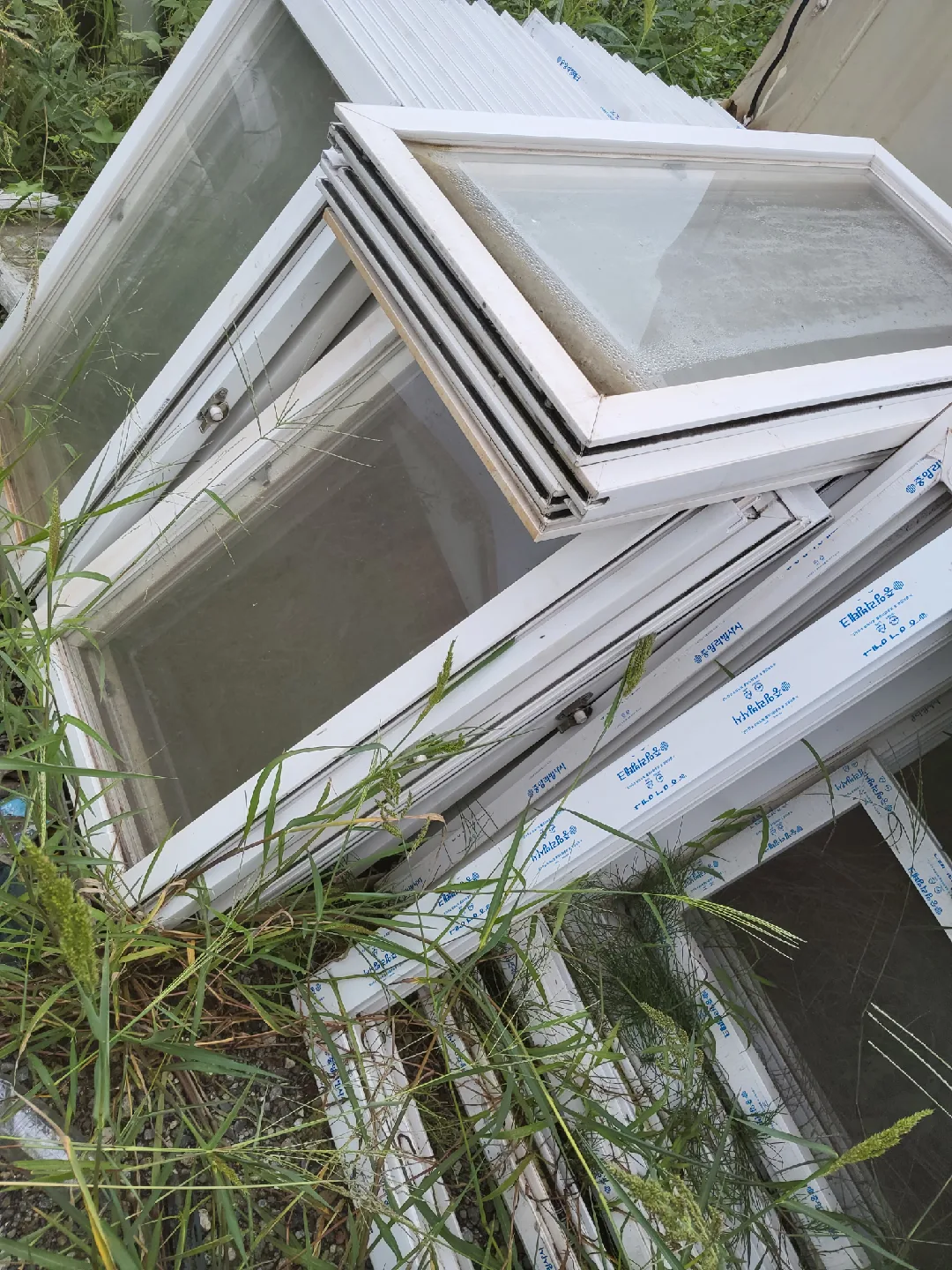 중고 흰색 창문