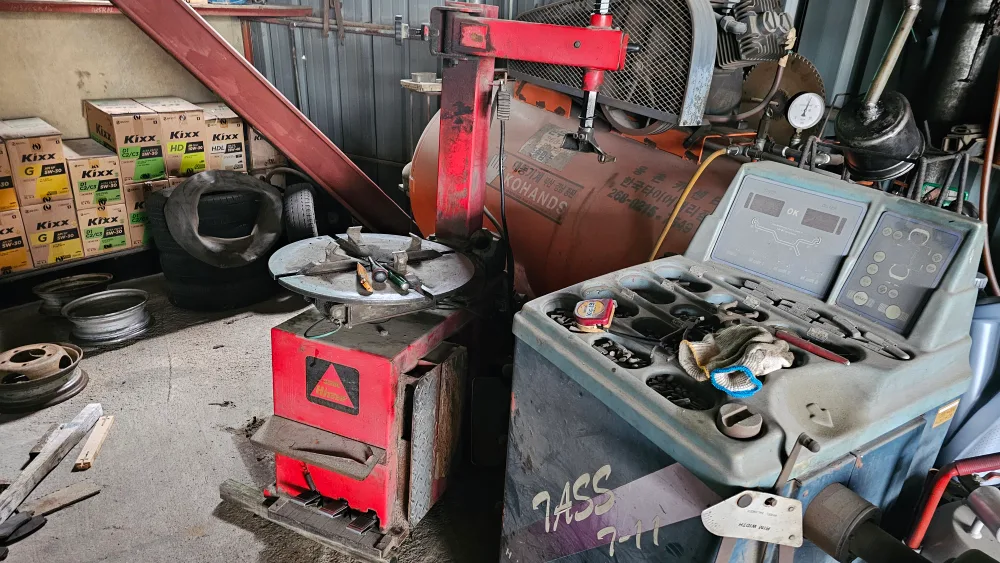 중고 타이어 탈착기