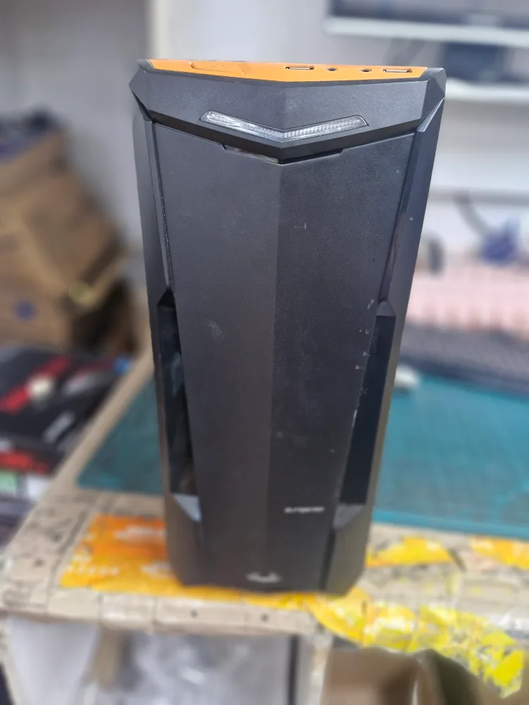 중고 컴퓨터 케이스 팝니다