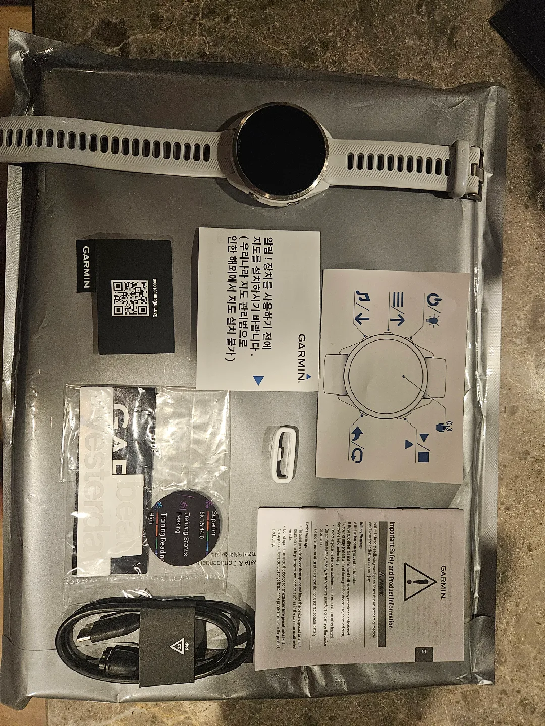 가민 포러너 965 화이트 중고팝니다