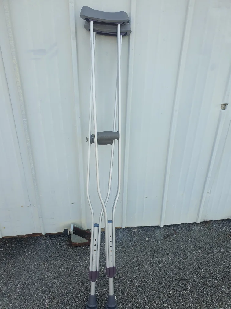 중고 목발 나눔 합니다