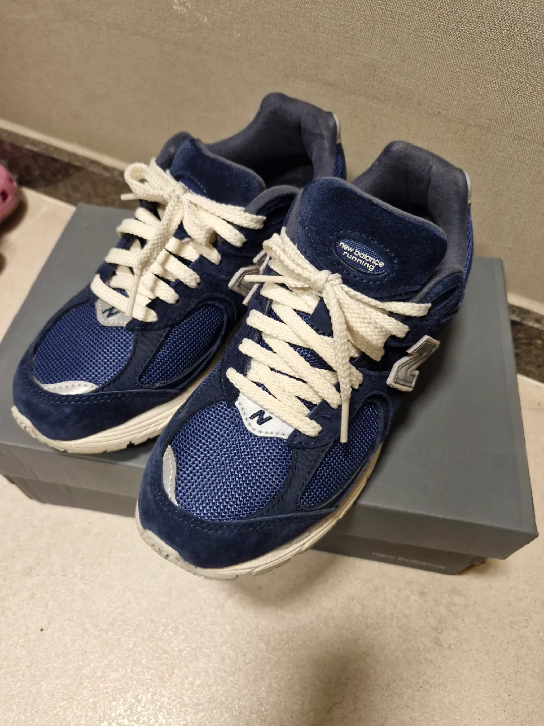 뉴발2002r 네이비 220사이즈