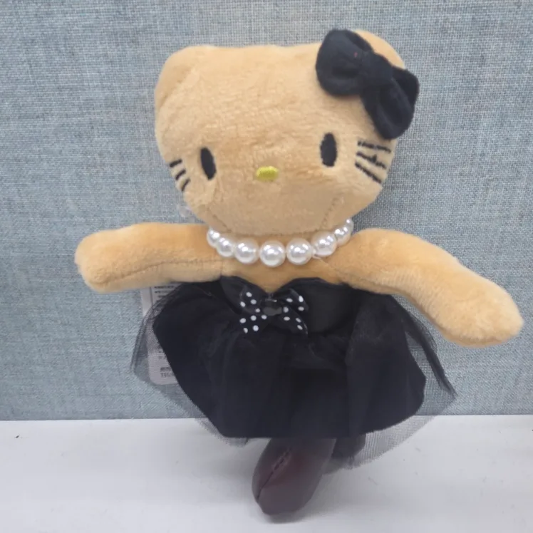 [산리오] 진주 목걸이를 한 검정 드레스 롱다리 태닝 키티 키링(새상품)