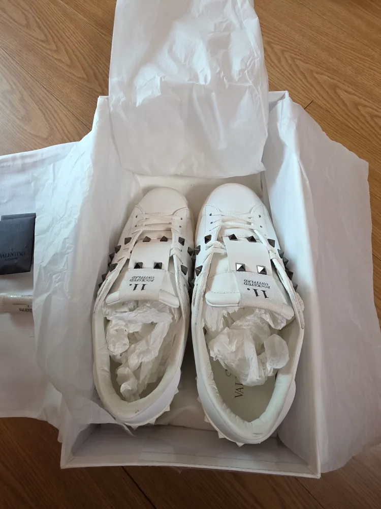 발렌티노 락스터드 스니커즈 260