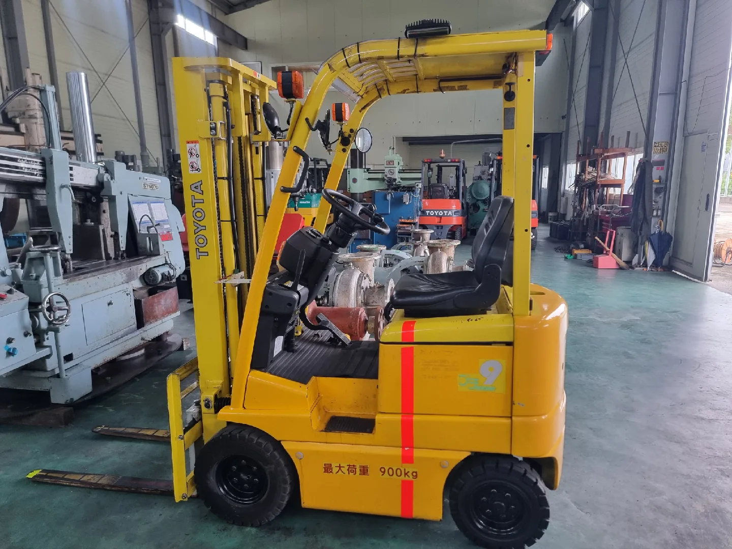 도요타 900kg 전동지게차 팝니다