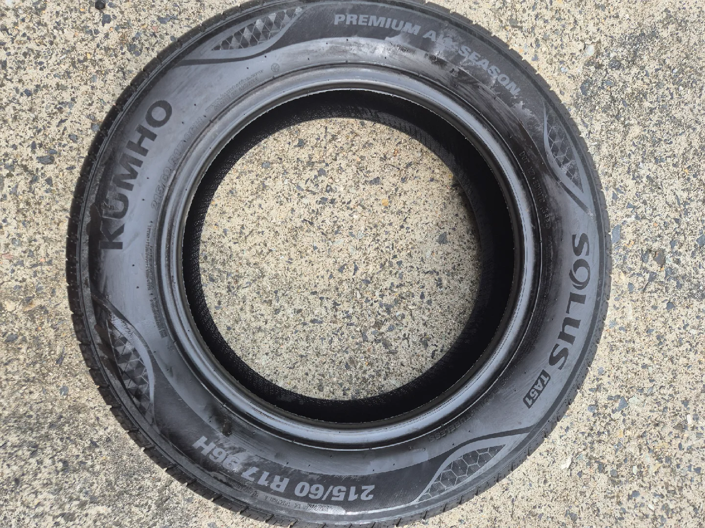 금호TA51 215 60 17 새상품급 2짝 팝니다