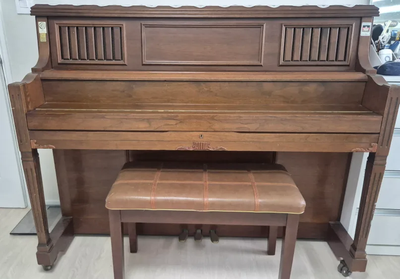 중고 갈색 피아노