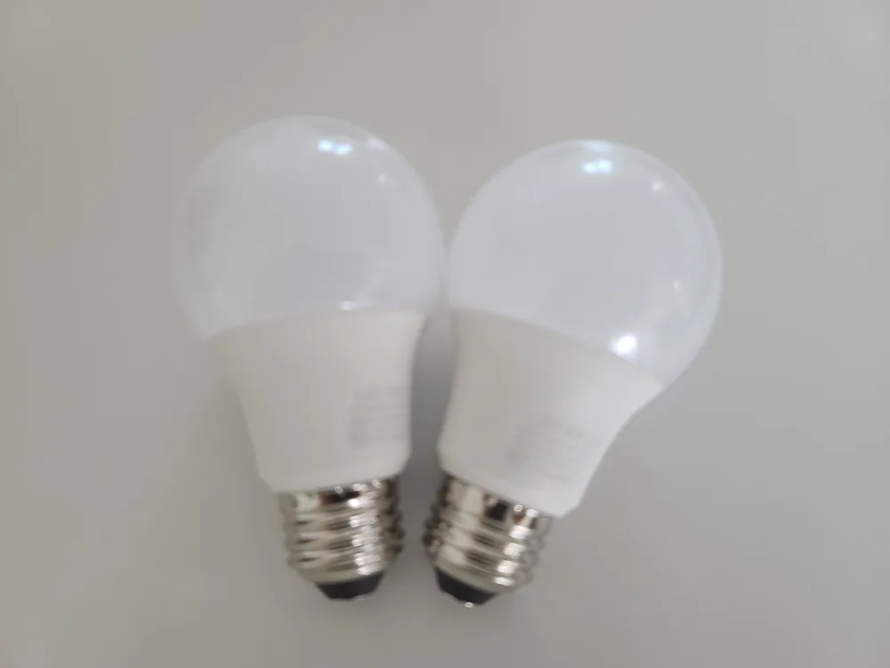 LED 8W E26 전구 2개