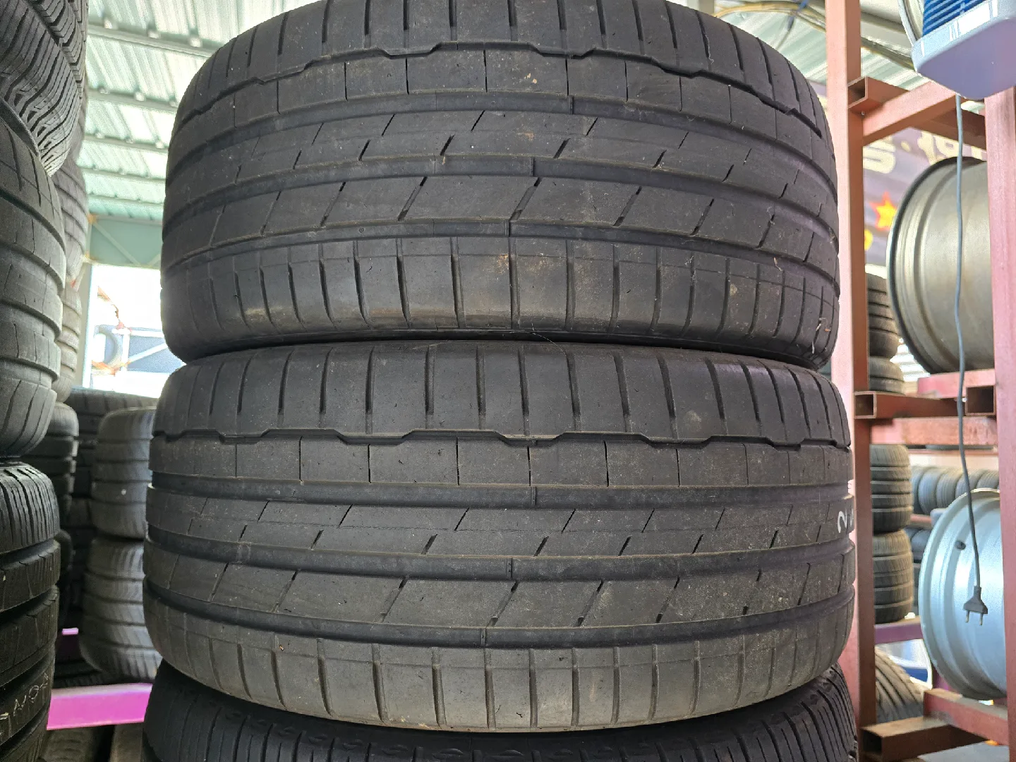 255 40 20 중고타이어