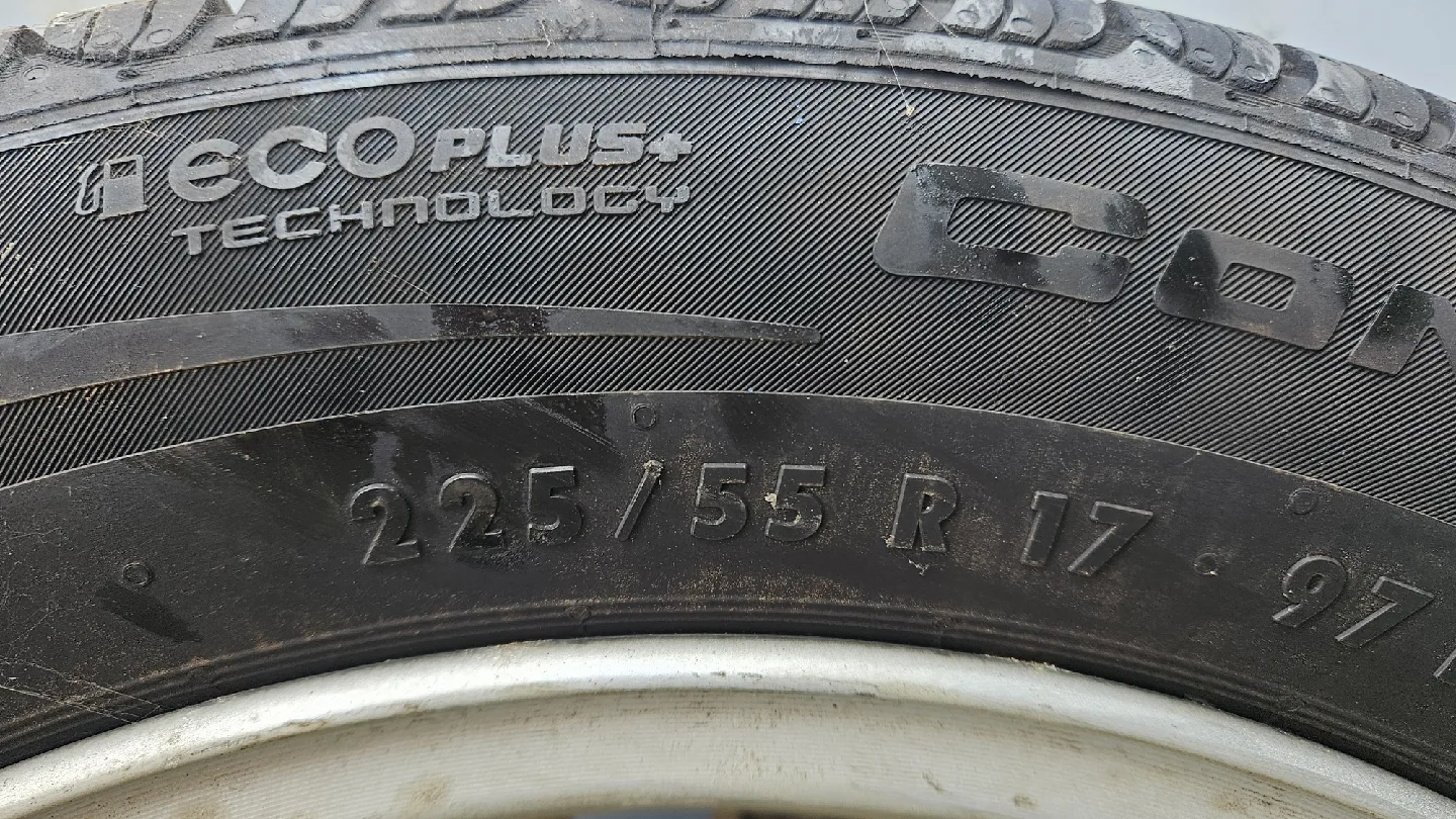 콘티넨탈 225/55 R17 중고 타이어 (휠 포함)