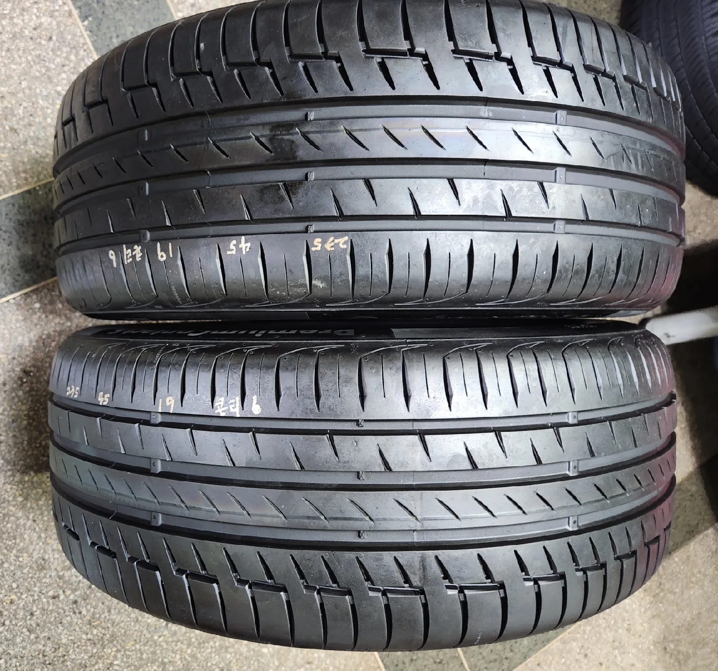 중고타이어 235 45 19 컨티넬탈(2개)