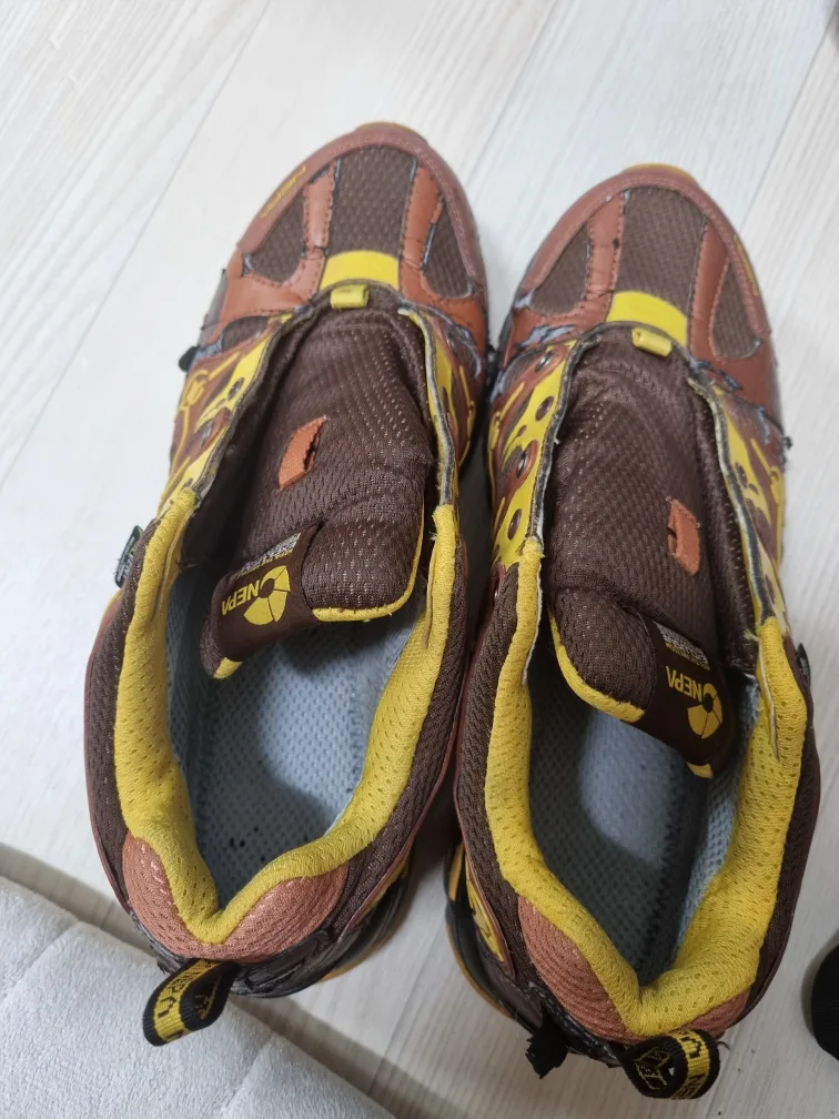 네파 등산화 중고 세탁 완료