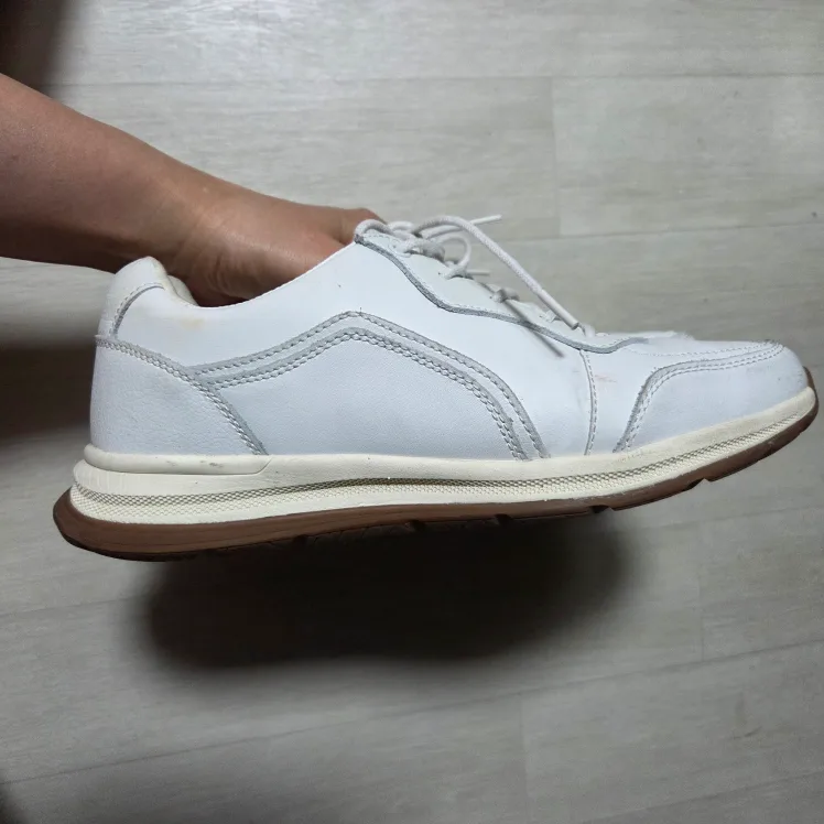 RYN 흰색 가죽 운동화형 스니커즈 255mm