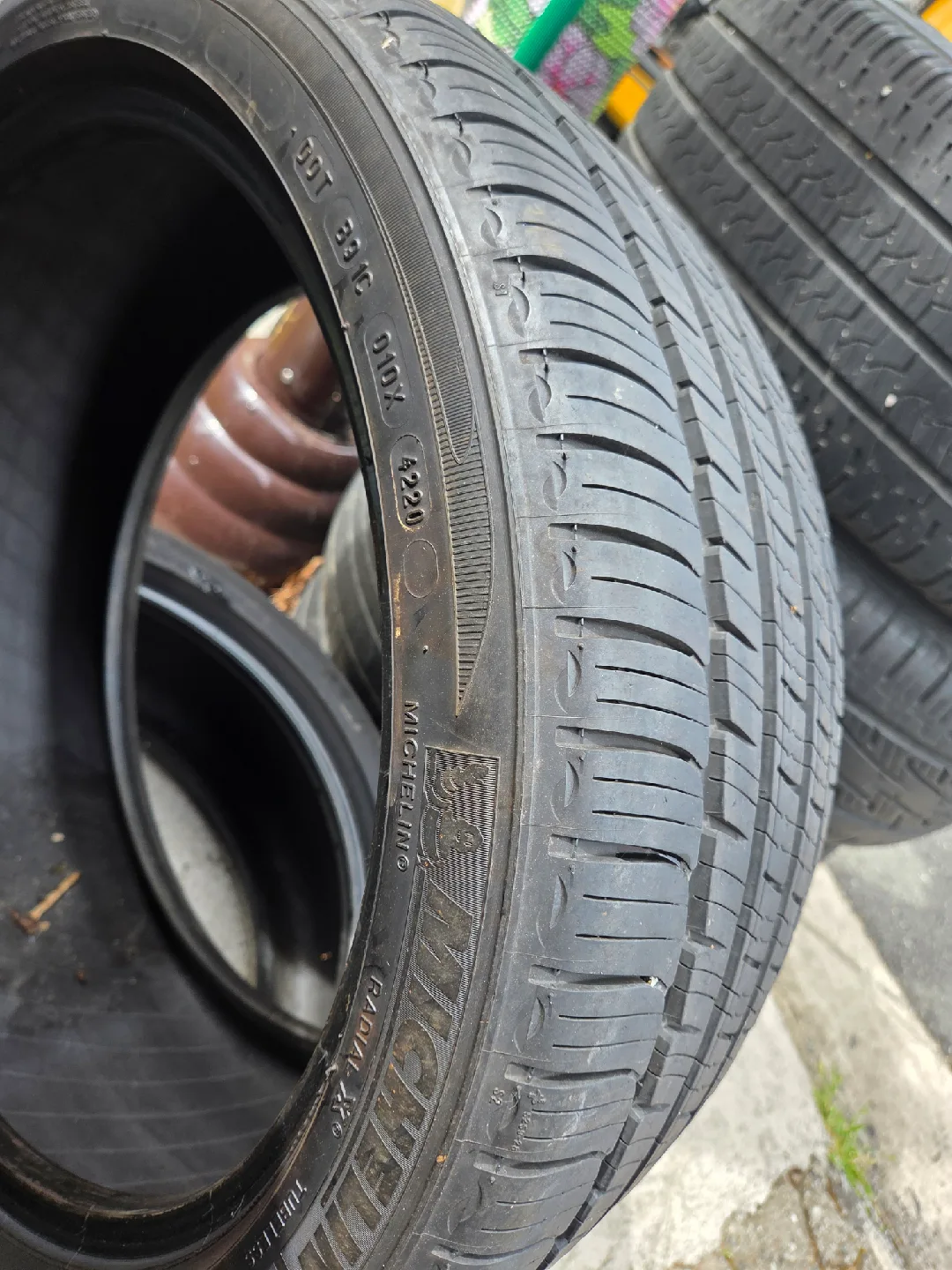 245-40-19 중고타이어 2개 판매합니다