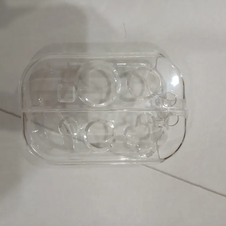 닌텐도 스위치용 투명 플라스틱 케이스(중고) 팝니다