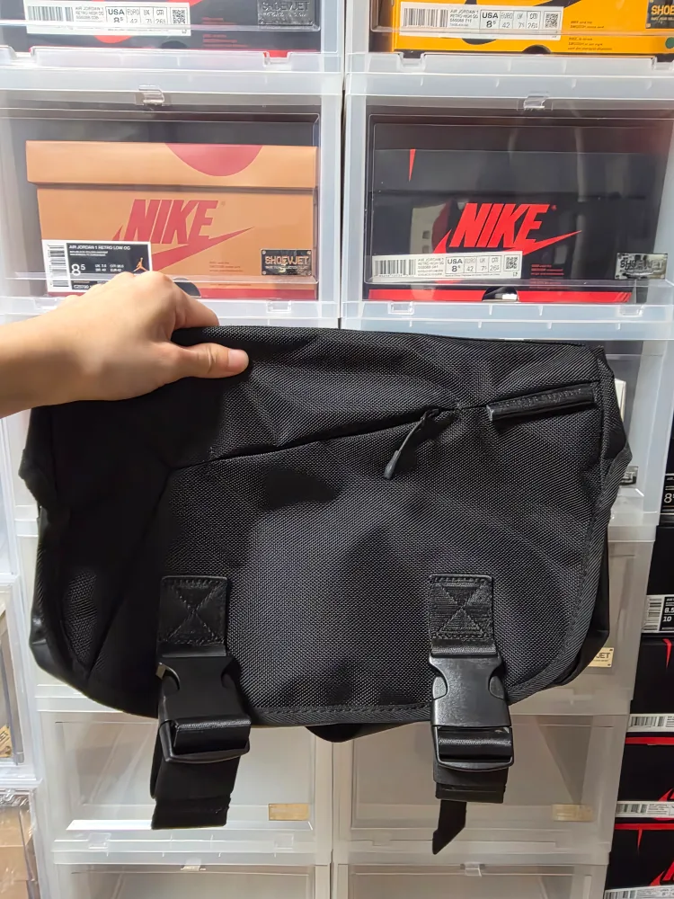 몬스터리퍼블릭 메신저백 (중고)