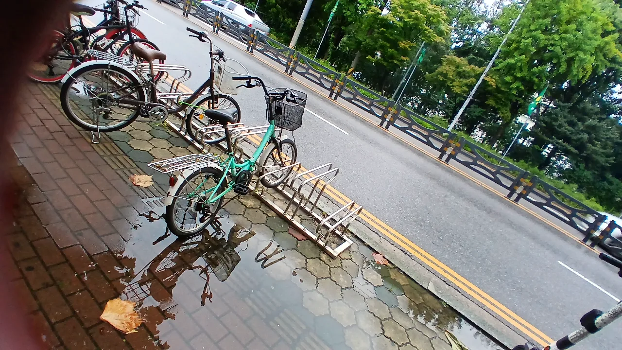 중고 자전거. 24인치 접이식((파란색))