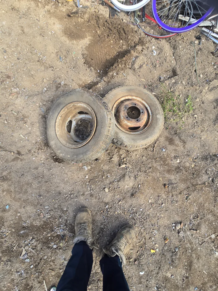 중고 타이어 2개