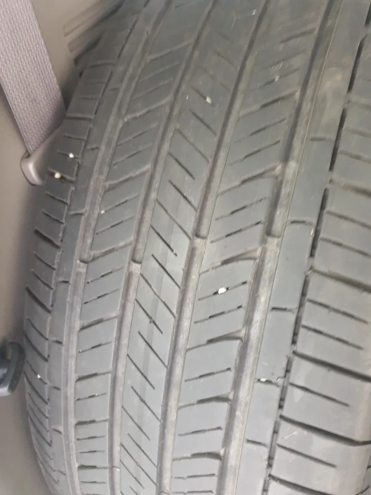 굿이어 18인치 중고 타이어 한대분 판매 합니다