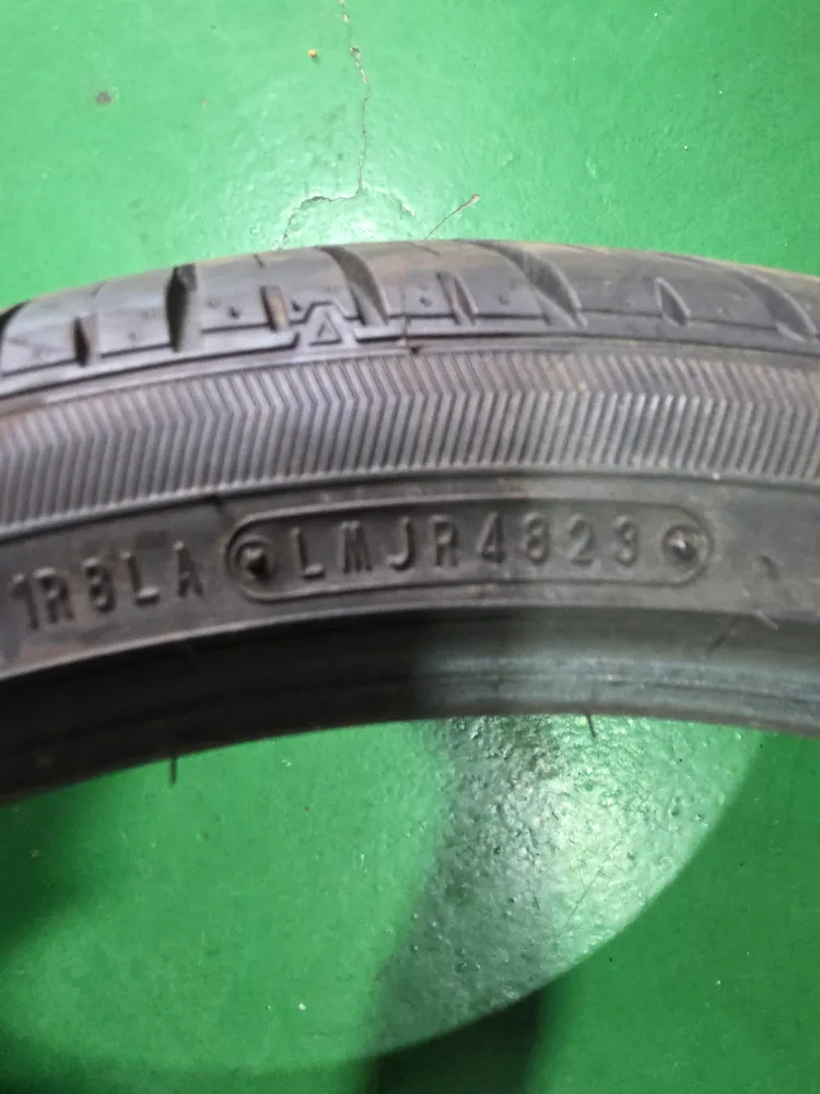 245/35R20 중고 타이어