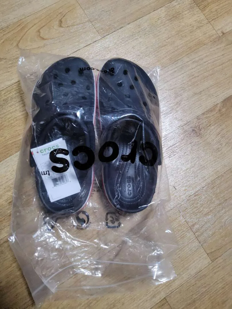 새상품 크록스 클로그 사이즈 240입니다 중고거래 특성상 교환/환불 안됩니다 ~~