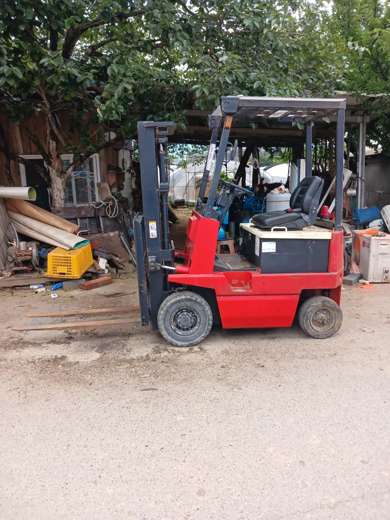 빨간색 중고 지게차