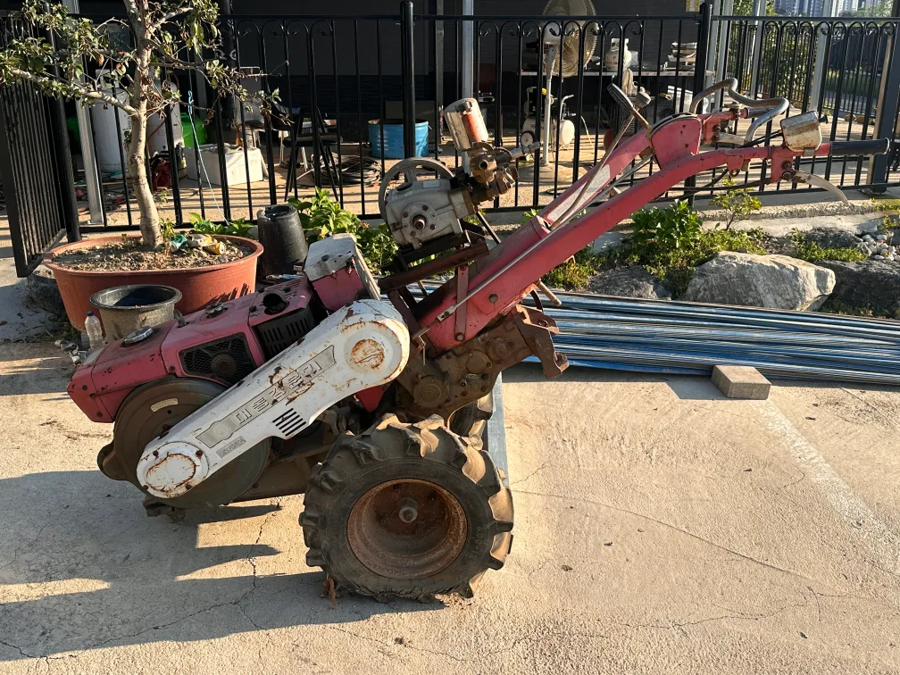 대동 경운기 수동 중고판매 합니다 타이어 교체 해야 합니다 시동은 잘걸려요