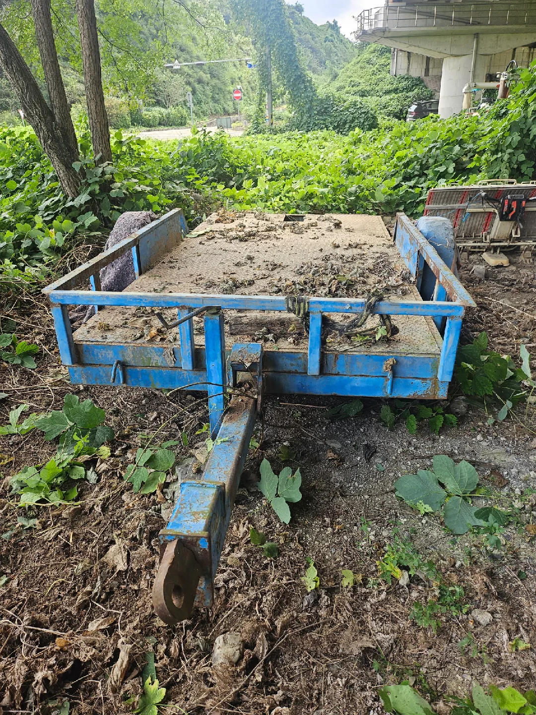 중고 파란색 트레일러