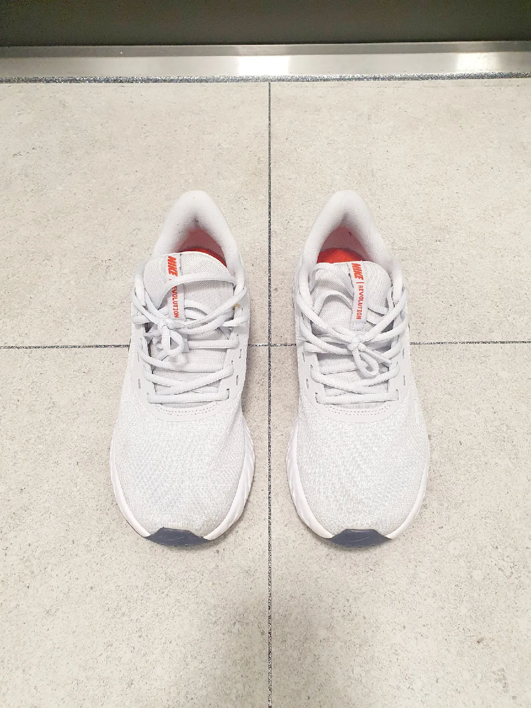 나이키 남성 레볼루션 운동화(중고:상태좋음)