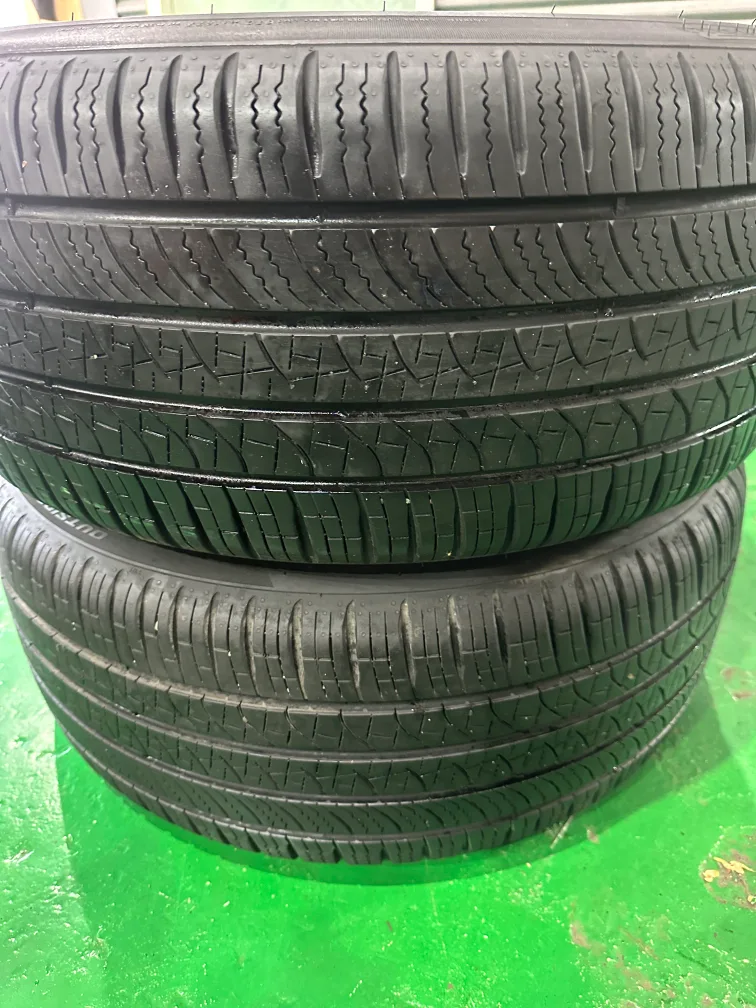 중고 245 40 19 팝니다.