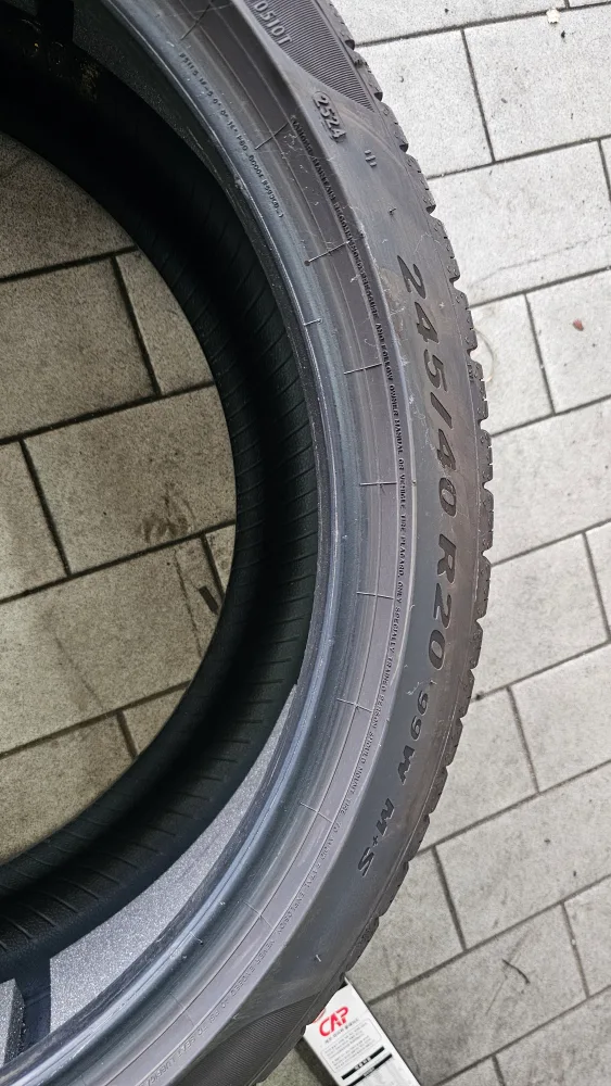 중고타이어(피렐리 P ZERO 245/40 R20)