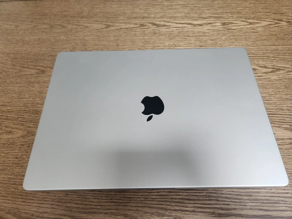 맥북 프로 16 m3 pro 36gb 1tb + 애플케어 플러스 팝니다. 16인치