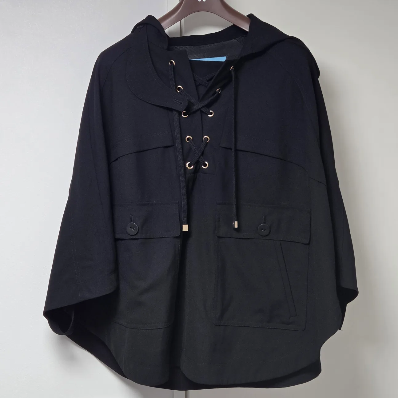 Withbase, 검정색 후드 케이프 코트, 판초 블랙, 거의 새상품