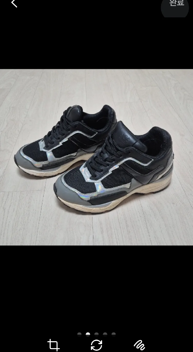 슈콤마보니 스니커즈