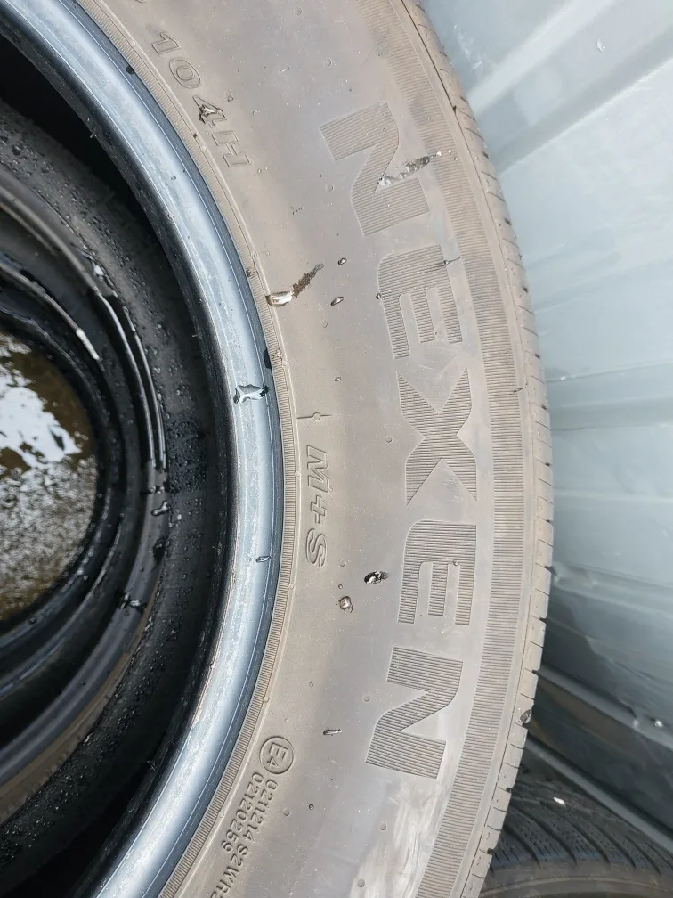 중고타이어 235/65R17 한대분