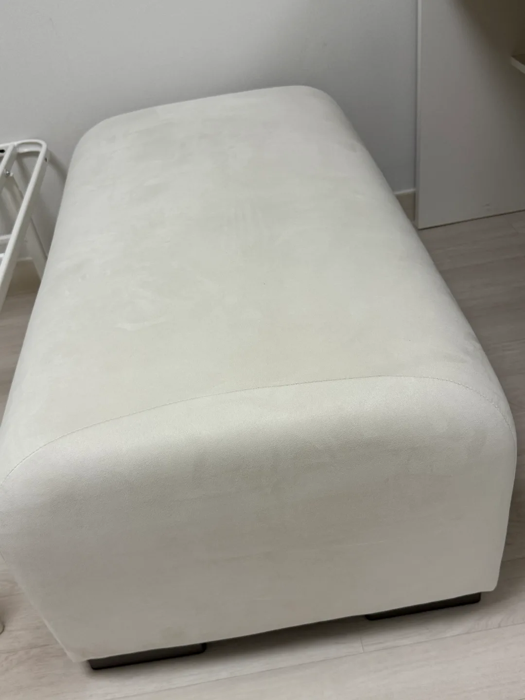 아이보리색 스웨이디 쇼파 스툴 반값이하