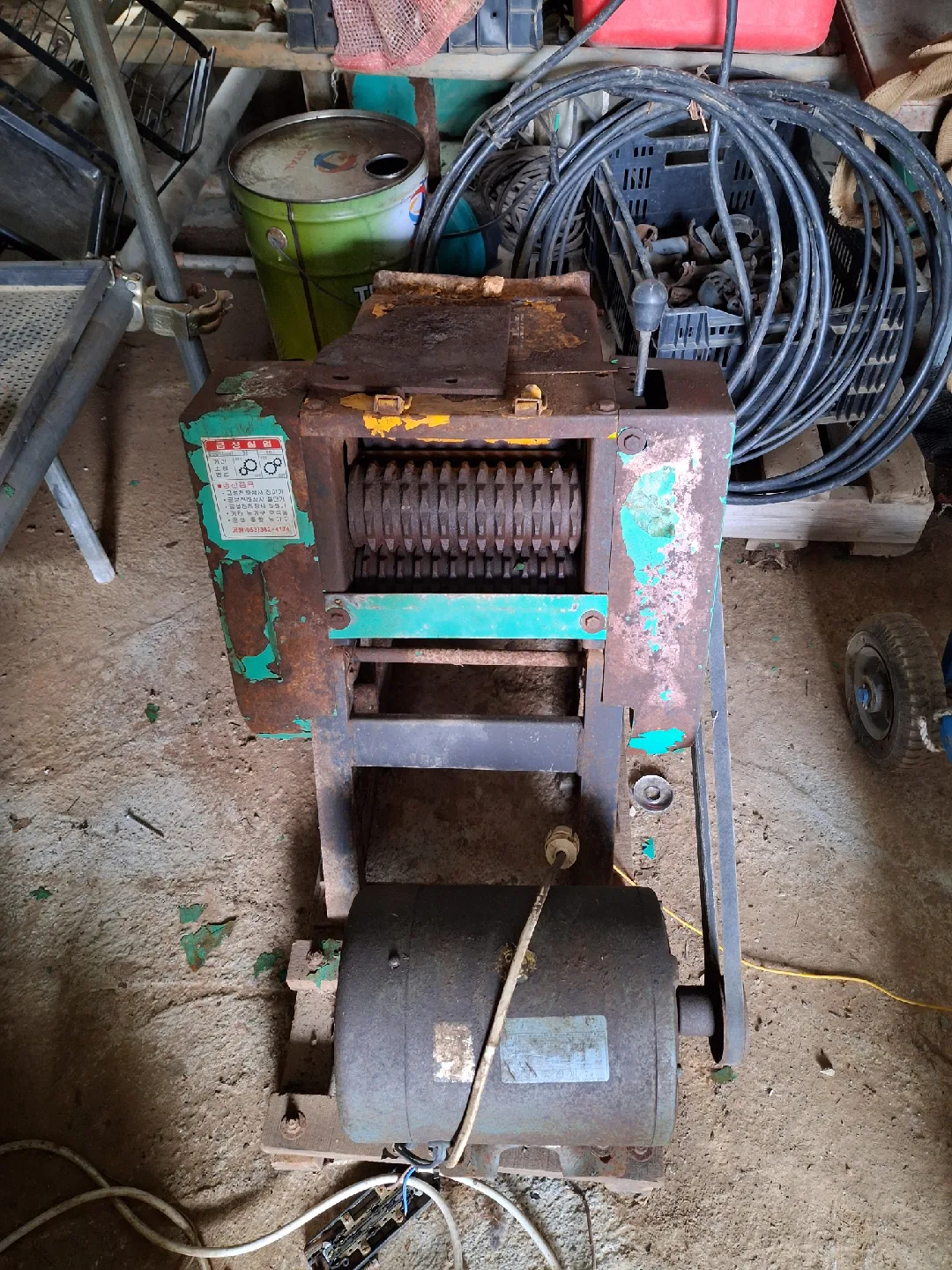 중고 목재 파쇄기 소 여물 주는것