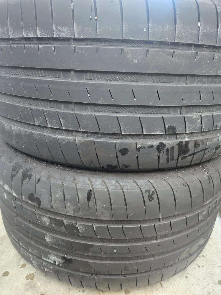 275 40 18 중고타이어 2짝판매합니다